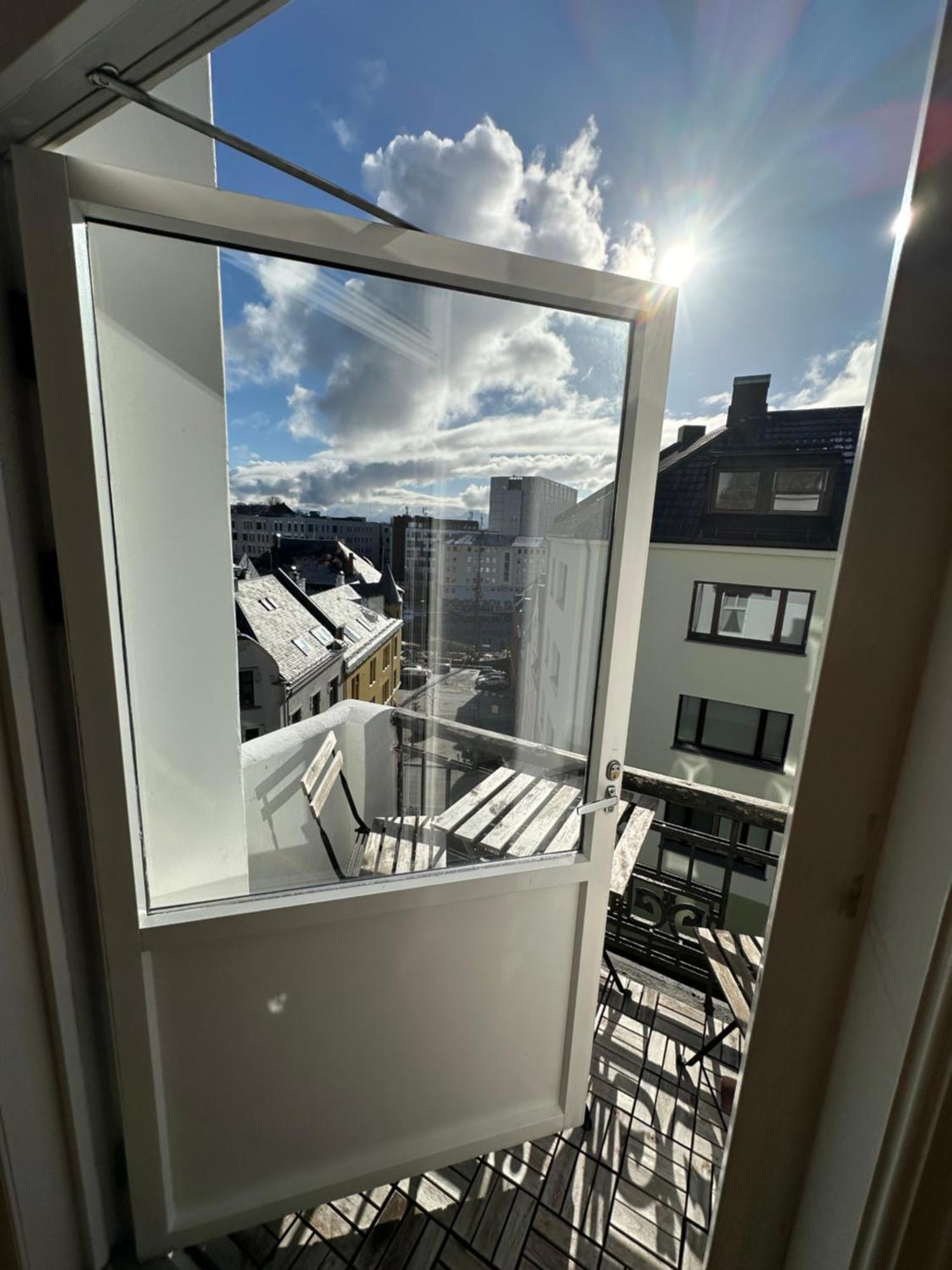 Stylish Big Jugend Art Nouveau Apartment With Balcony Heart Of Ålesund Eksteriør billede