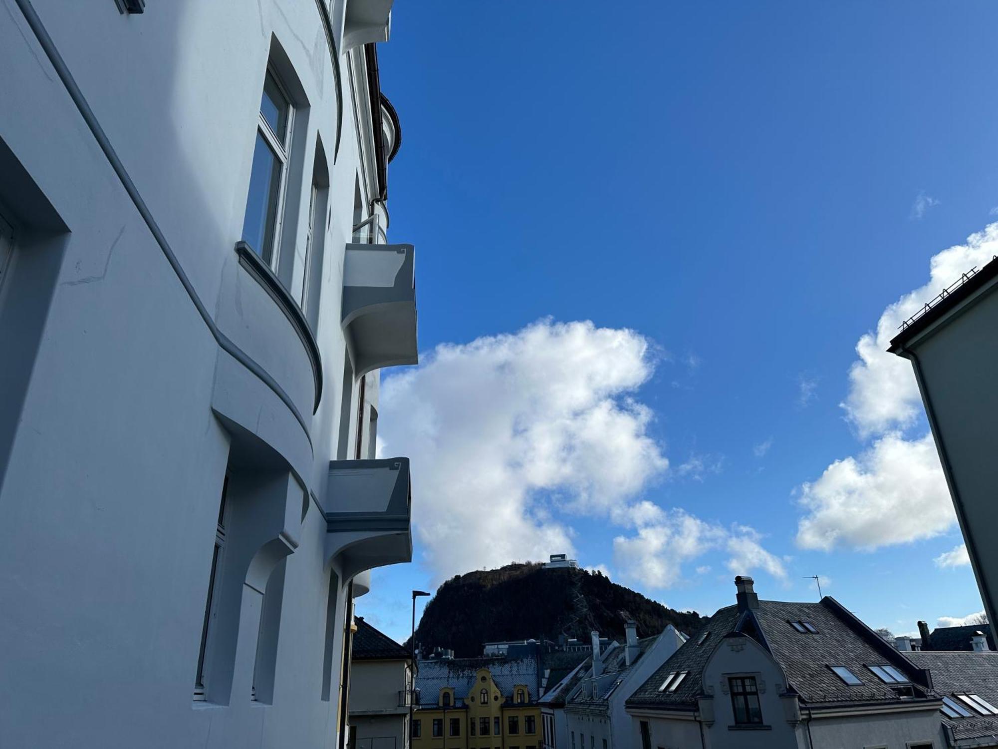 Stylish Big Jugend Art Nouveau Apartment With Balcony Heart Of Ålesund Eksteriør billede