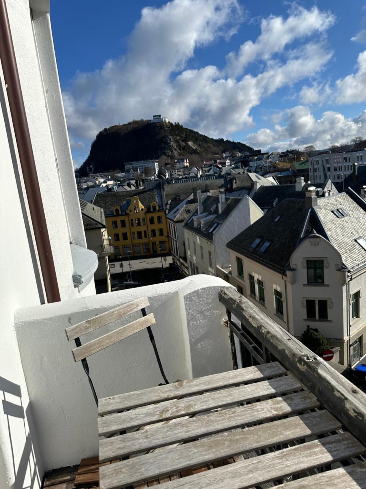 Stylish Big Jugend Art Nouveau Apartment With Balcony Heart Of Ålesund Eksteriør billede
